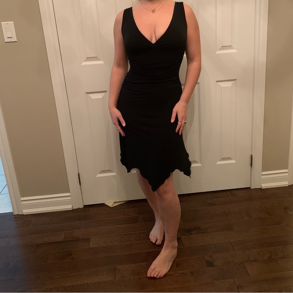 Everyone should have a little black dress - Picture 2 of 13